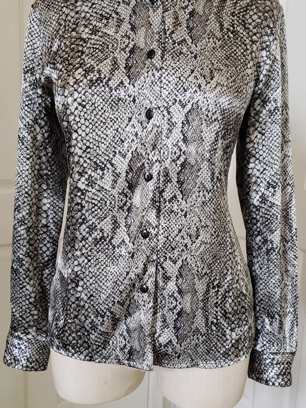 Vintage Notations Silky Snake Print Button Down Blouse Grey White Petite Small - Picture 6 of 15
